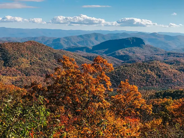 Blue Ridge Parkway Asheville North Carolina overlook with mountains in the fall