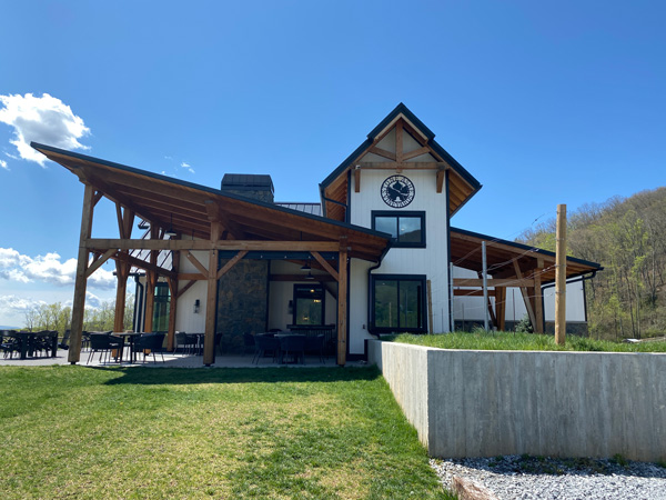 Stone Ashe Vineyards Hendersonville NC with picture of building from outside