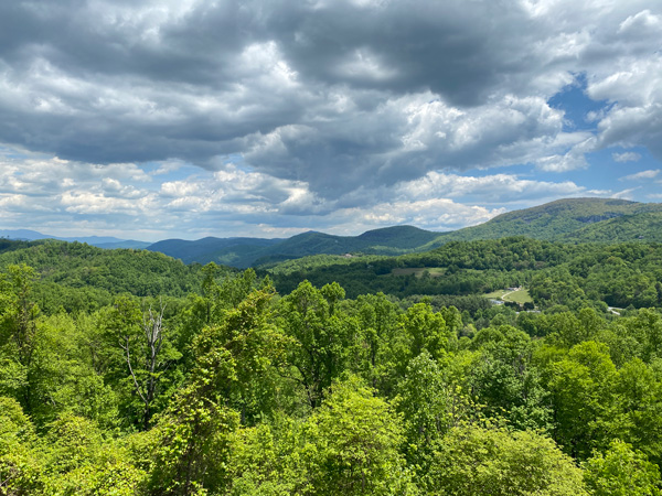 Point Lookout Vineyards view of the mountains with clouds, blue mountains, and green trees