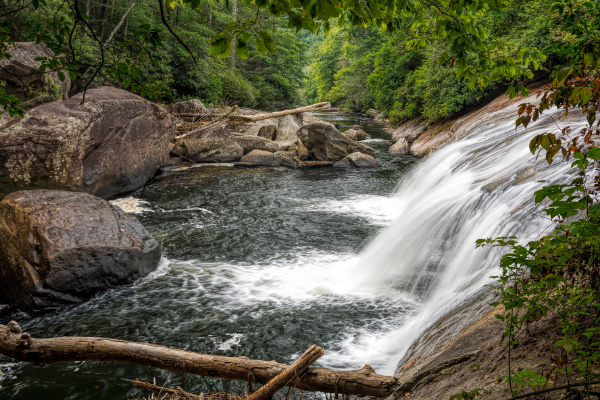 22 gorgeous hiking waterfalls near asheville nc