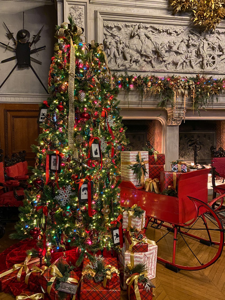 Fireplace with Christmas tree at Biltmore