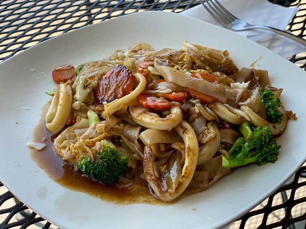 Boon Choo Thai Express Flat Rock North Carolina Noddles on white plate with calamari, broccoli, and carrots