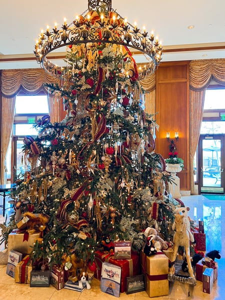 Inn on Biltmore Estate Christmas Tree with large floor to ceiling tree with decorations and decorative presents along the bottom