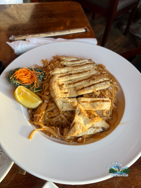 Uncle Lees Asian Bistro Pad Thai